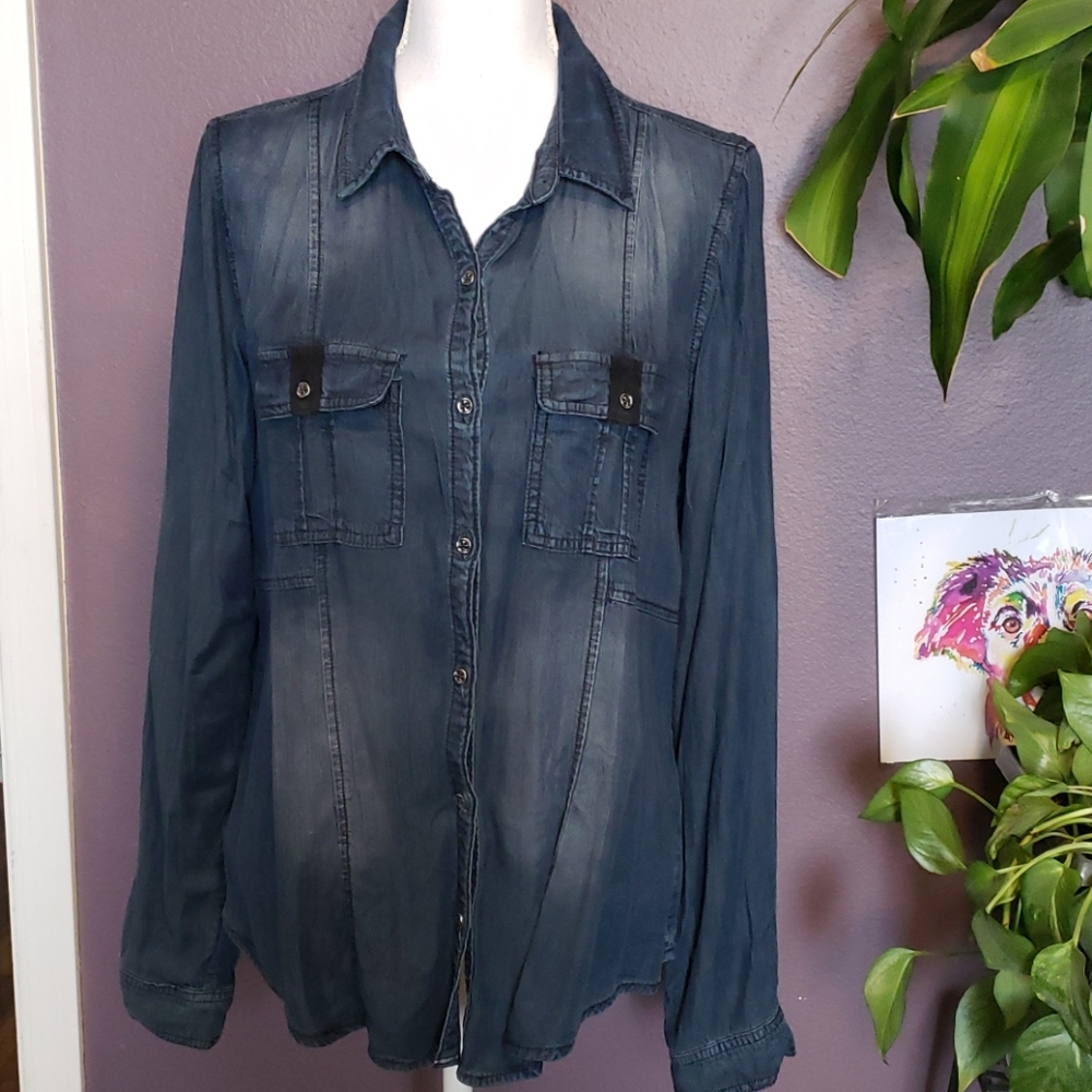 Maurice's blue denim shirt